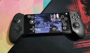 Crysis on a Poco F5 via Horizon-Emu, with the phone connected to a GameSir G8 Plus controller