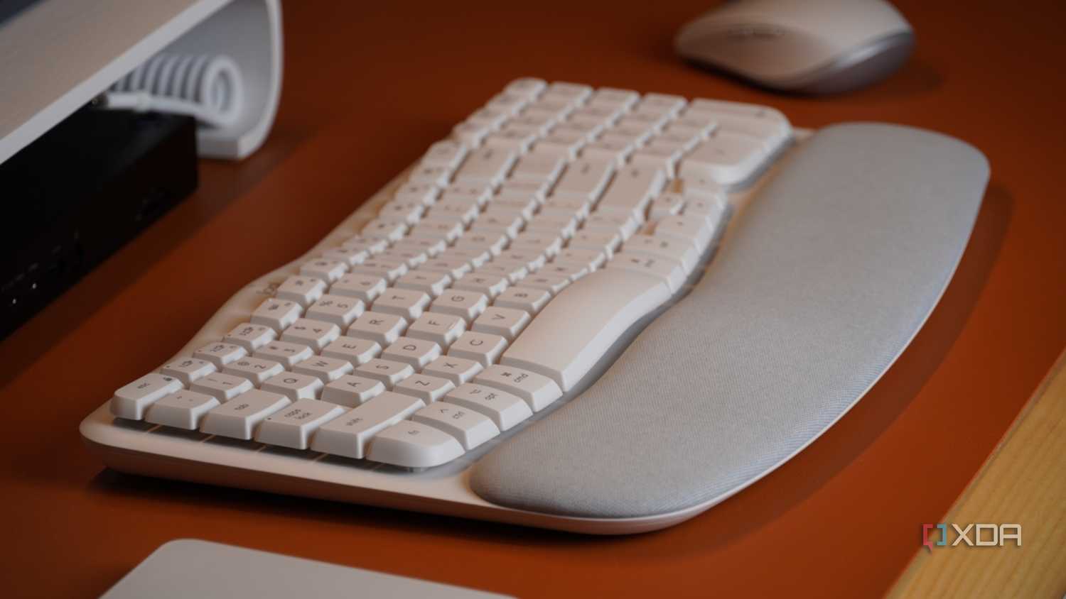 A close-up of the wavy keys.