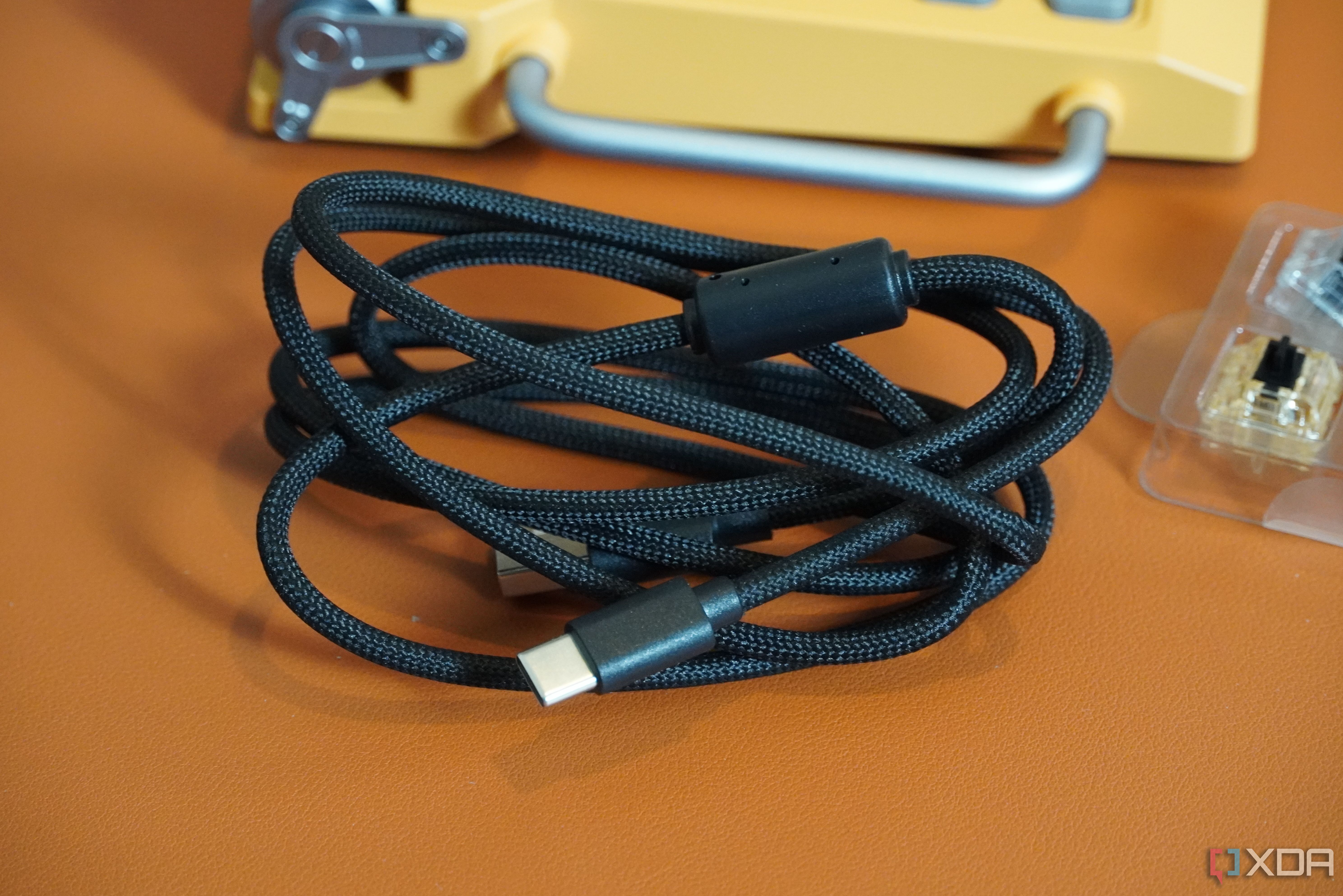 The NuPhy Field75 cable.