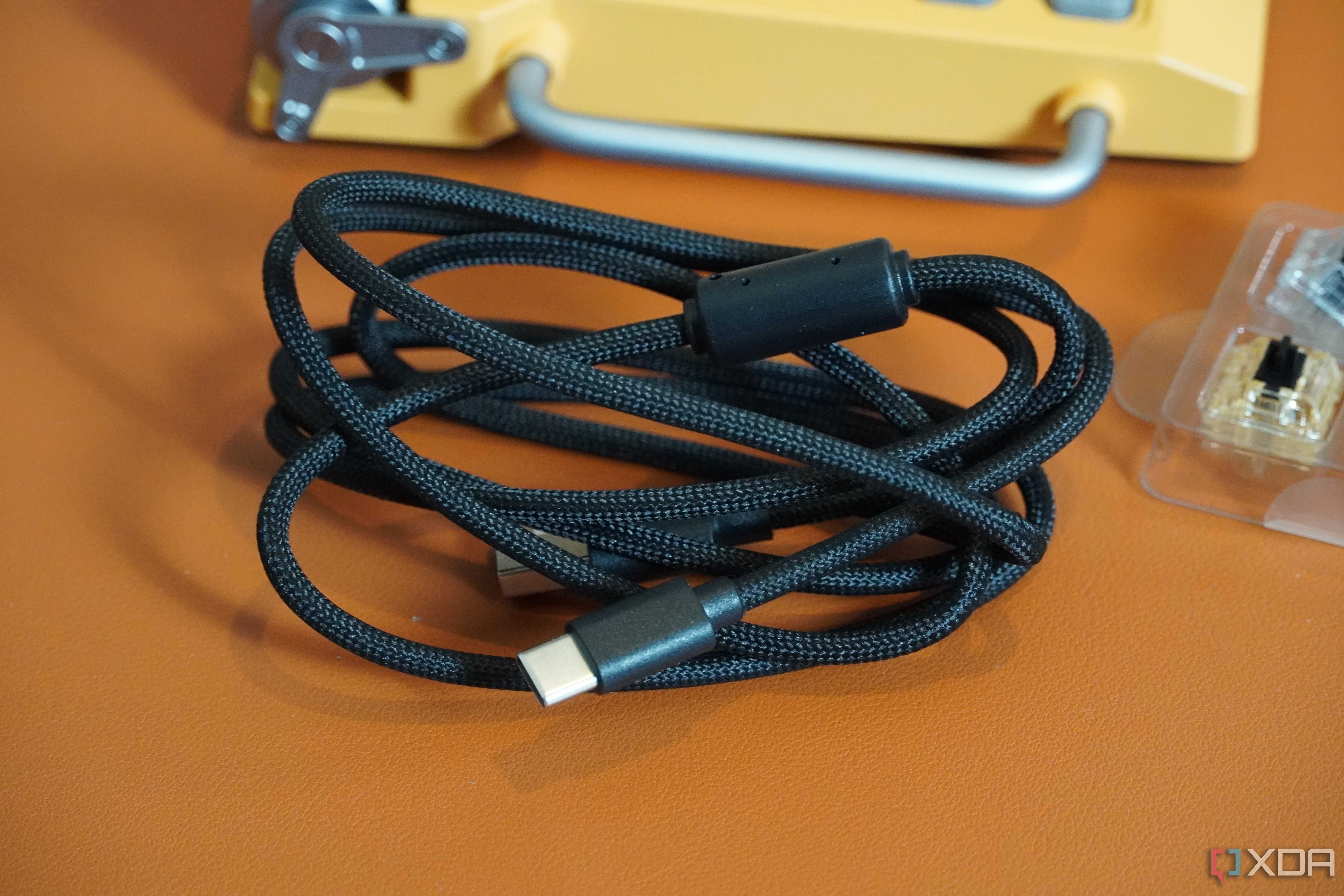The NuPhy Field75 cable.