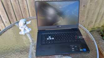 image of asus laptop showing windows 11 sleep screen
