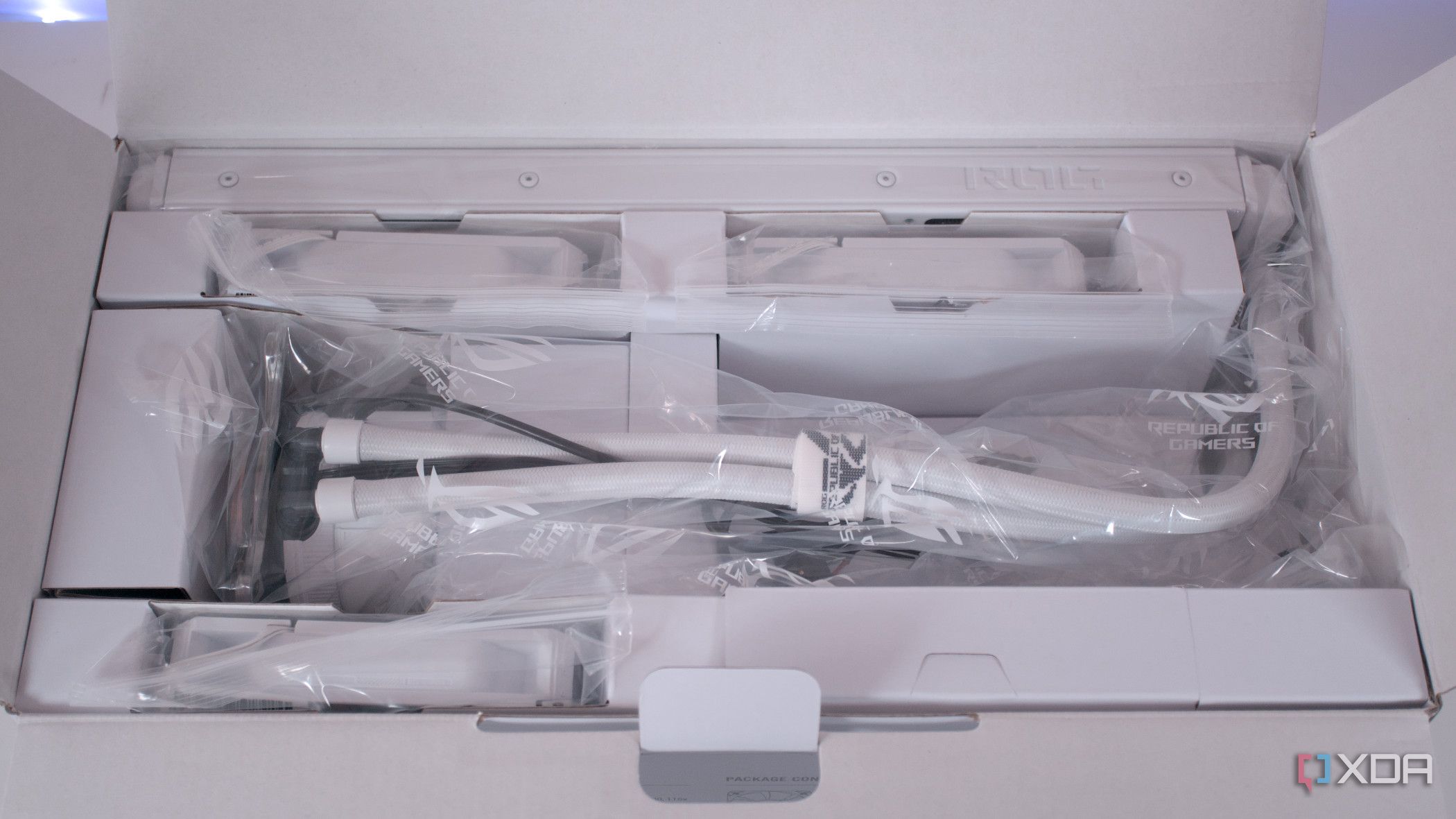 Unboxing the Asus ROG Strix LC III 360 ARGB