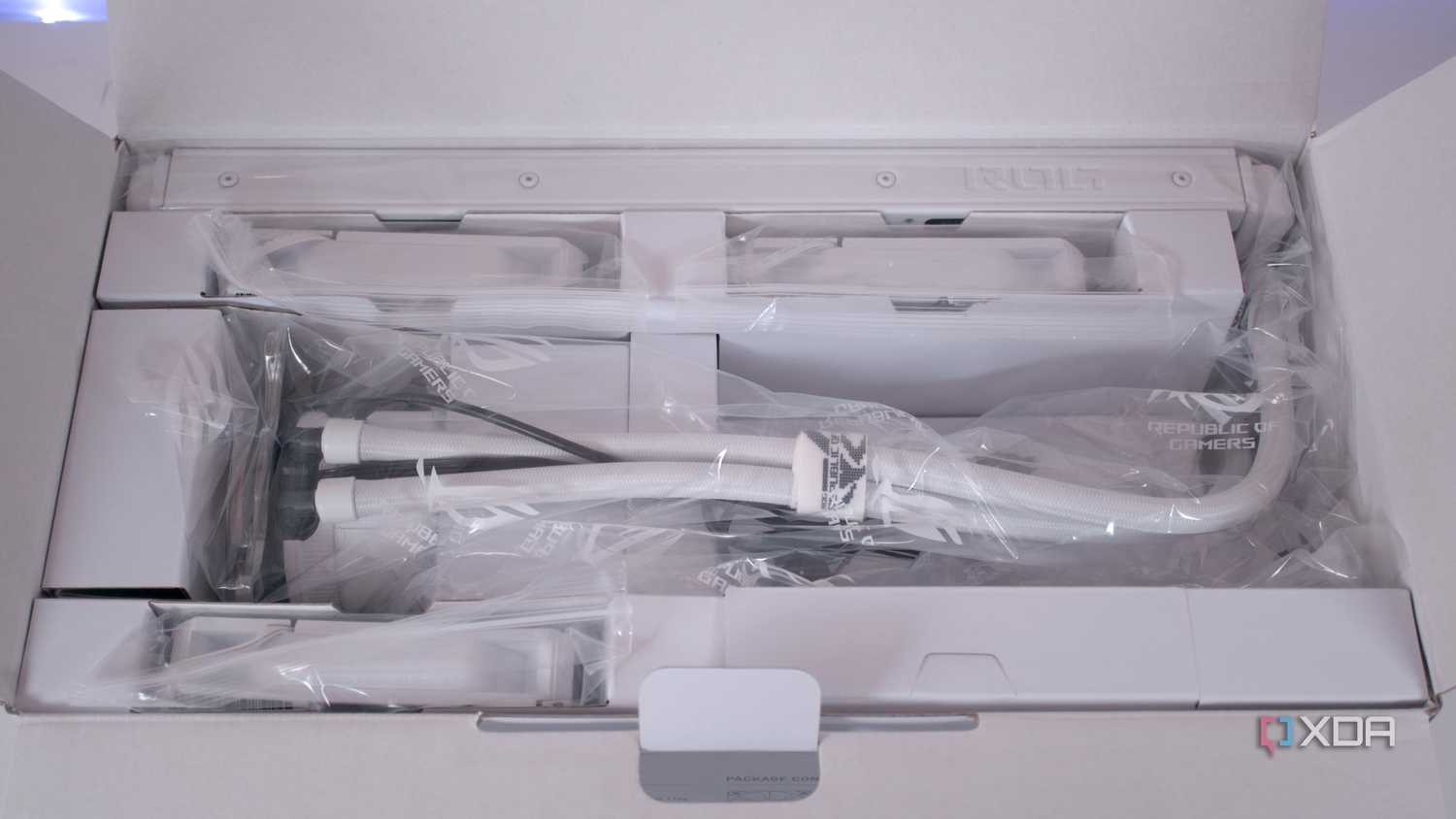 Unboxing the Asus ROG Strix LC III 360 ARGB
