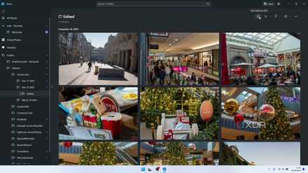 Screenshot of Windows 11 Photos app with slideshow button selected