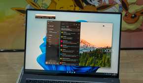 Windows 11 laptop running the Mail app and Steps Recorder