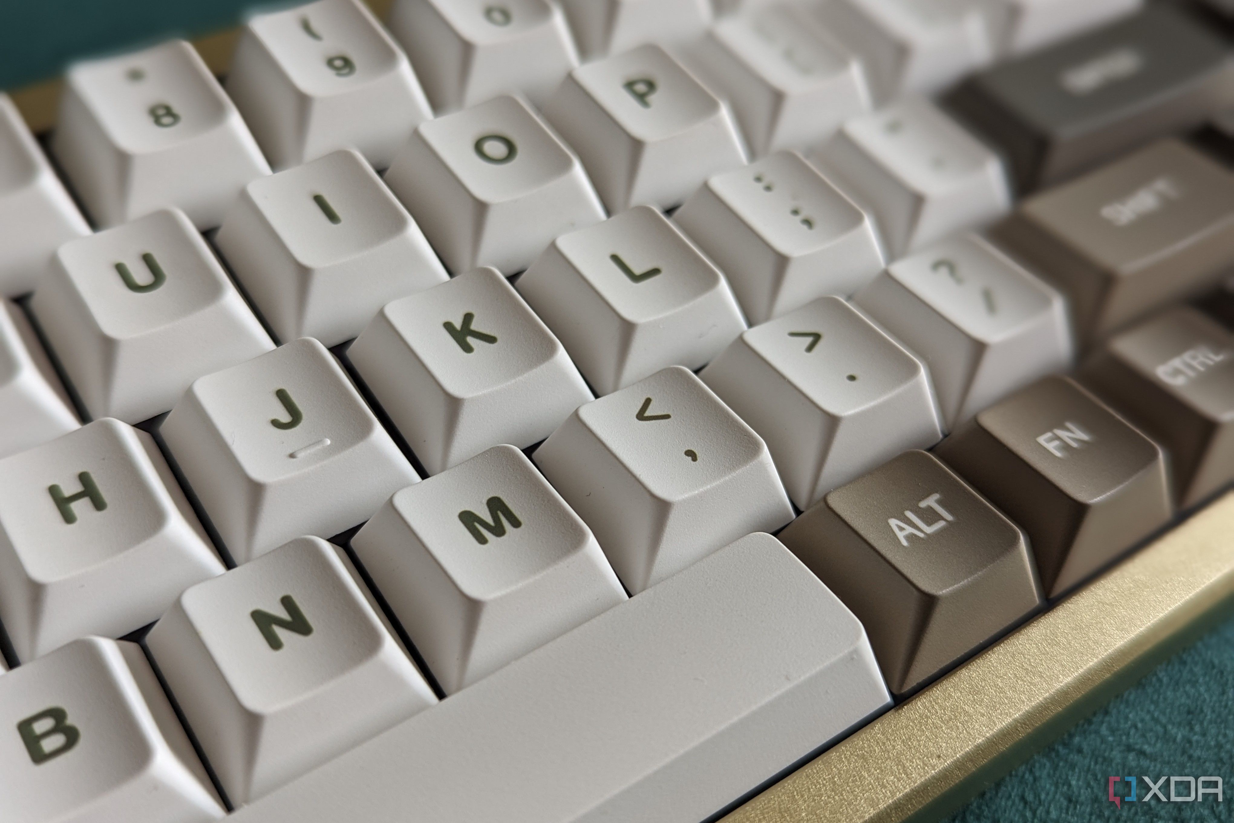 Epomaker MS68 review: Premium 65% aluminum goodness with an LCD