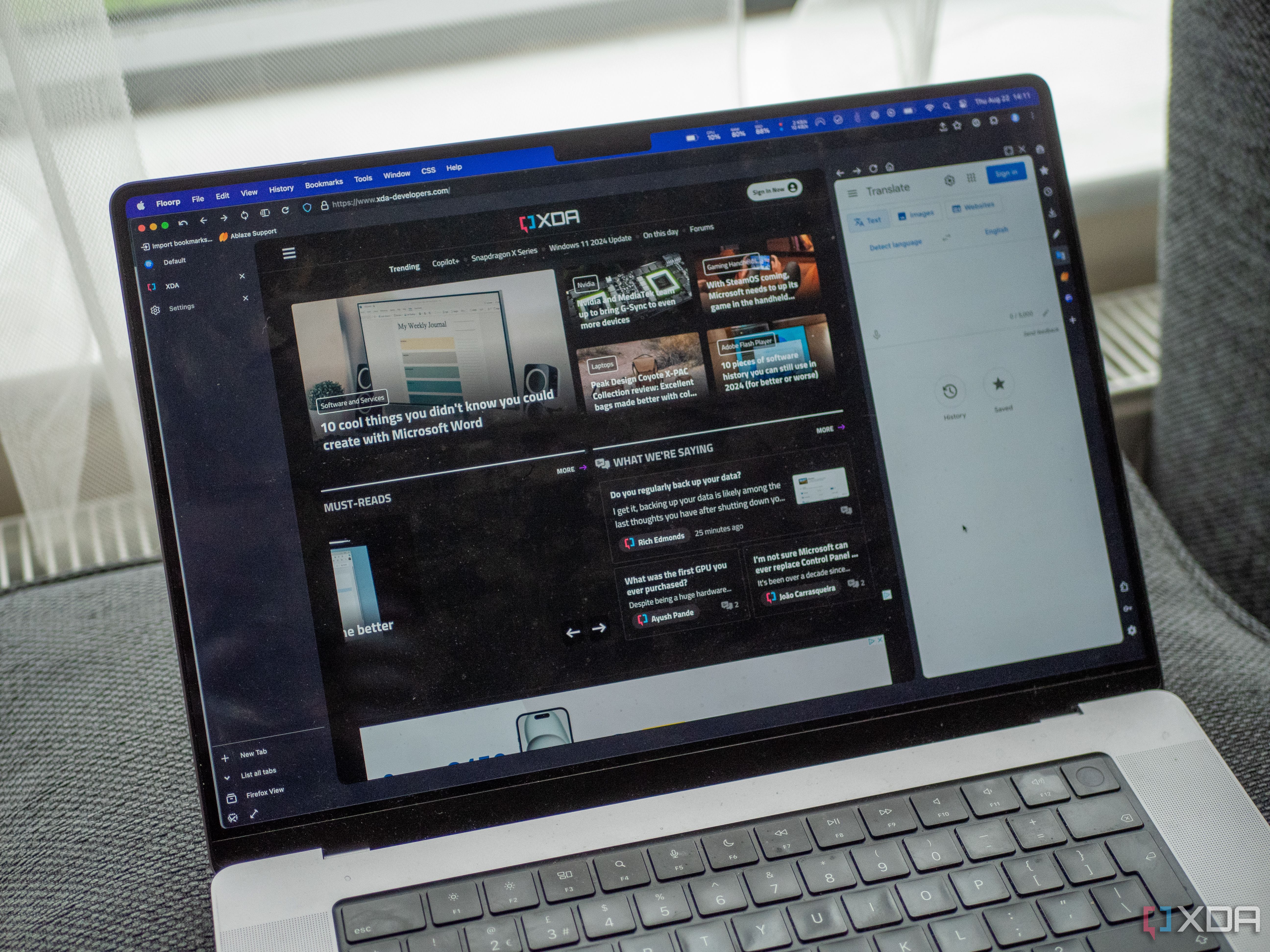 Showing a sidepanel in Floorp on a MacBook Pro