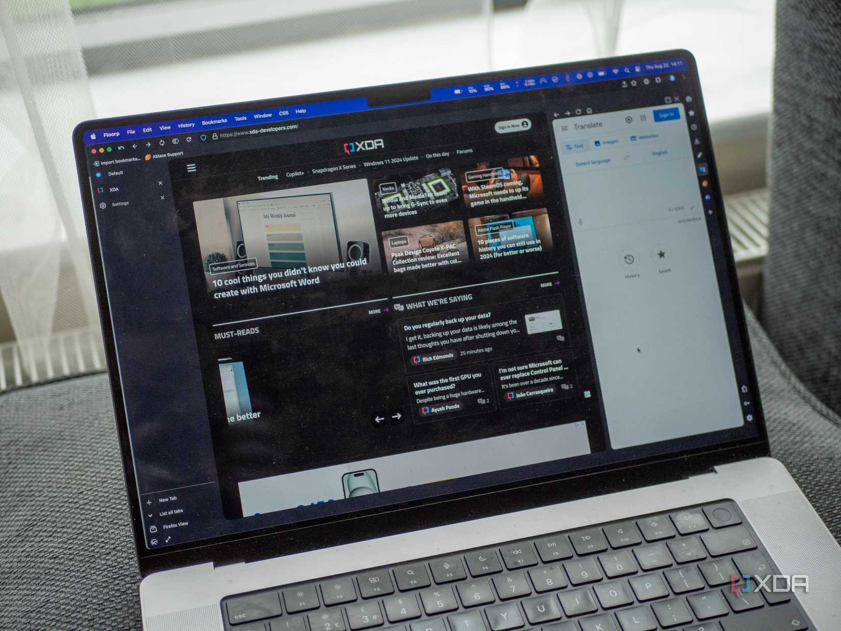 Showing a sidepanel in Floorp on a MacBook Pro