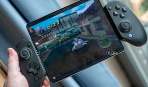 GameSir G8+ being used with Samsung Galaxy Z Fold 5 to play The Simpsons Hit & Run