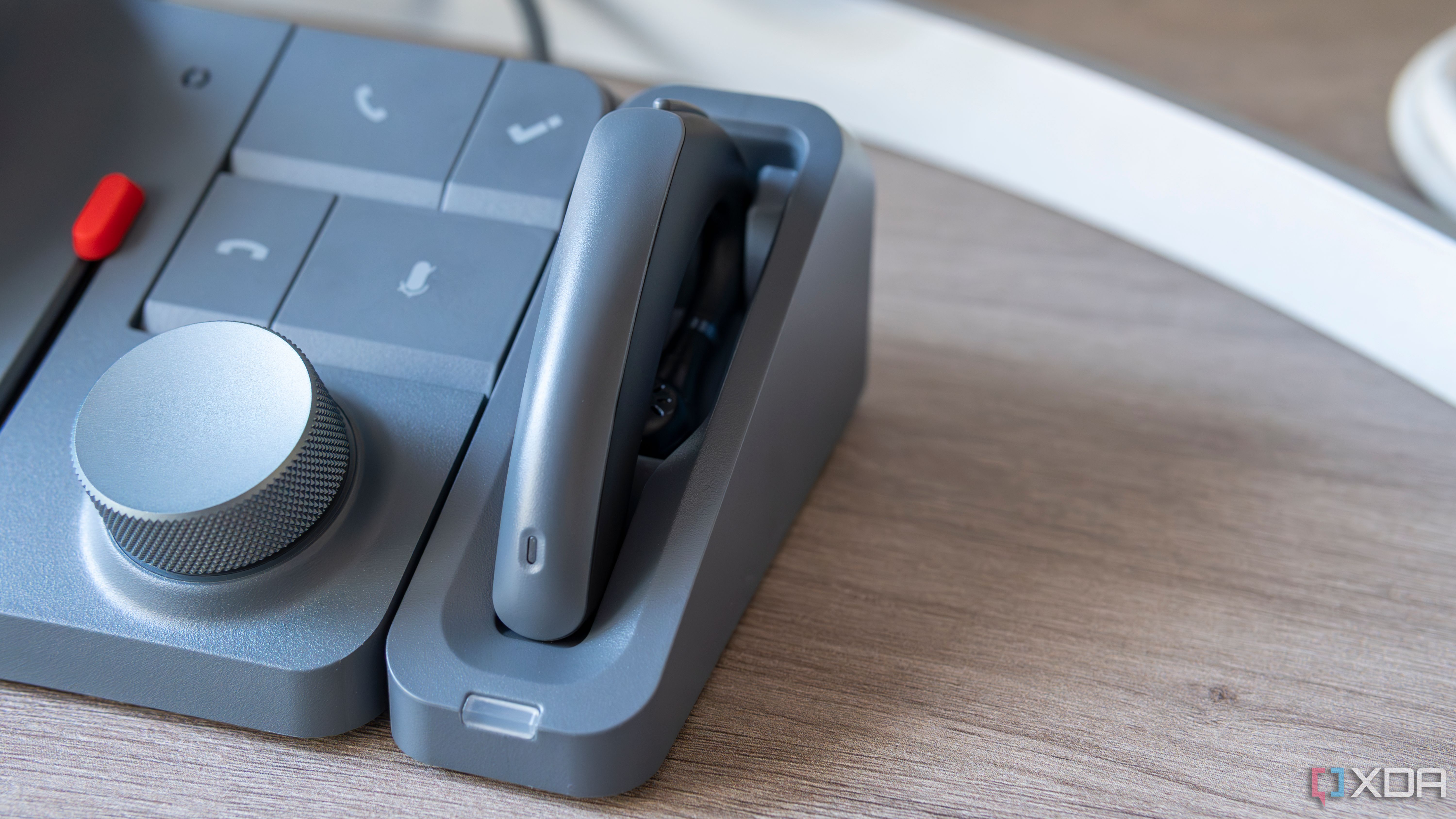 HiDock H1 review: A docking station that boosts your meetings with AI