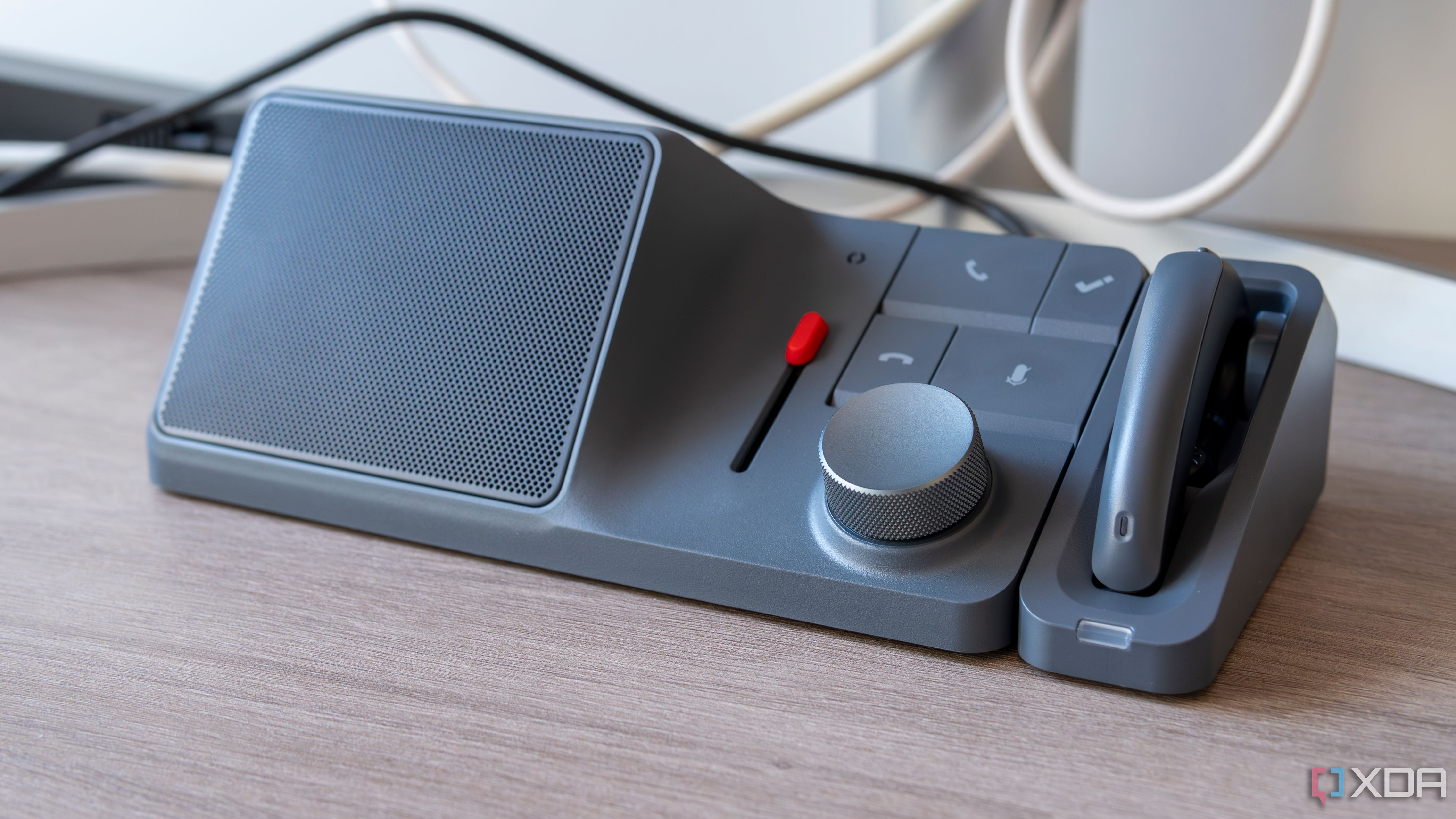 HiDock H1 review: A docking station that boosts your meetings with AI