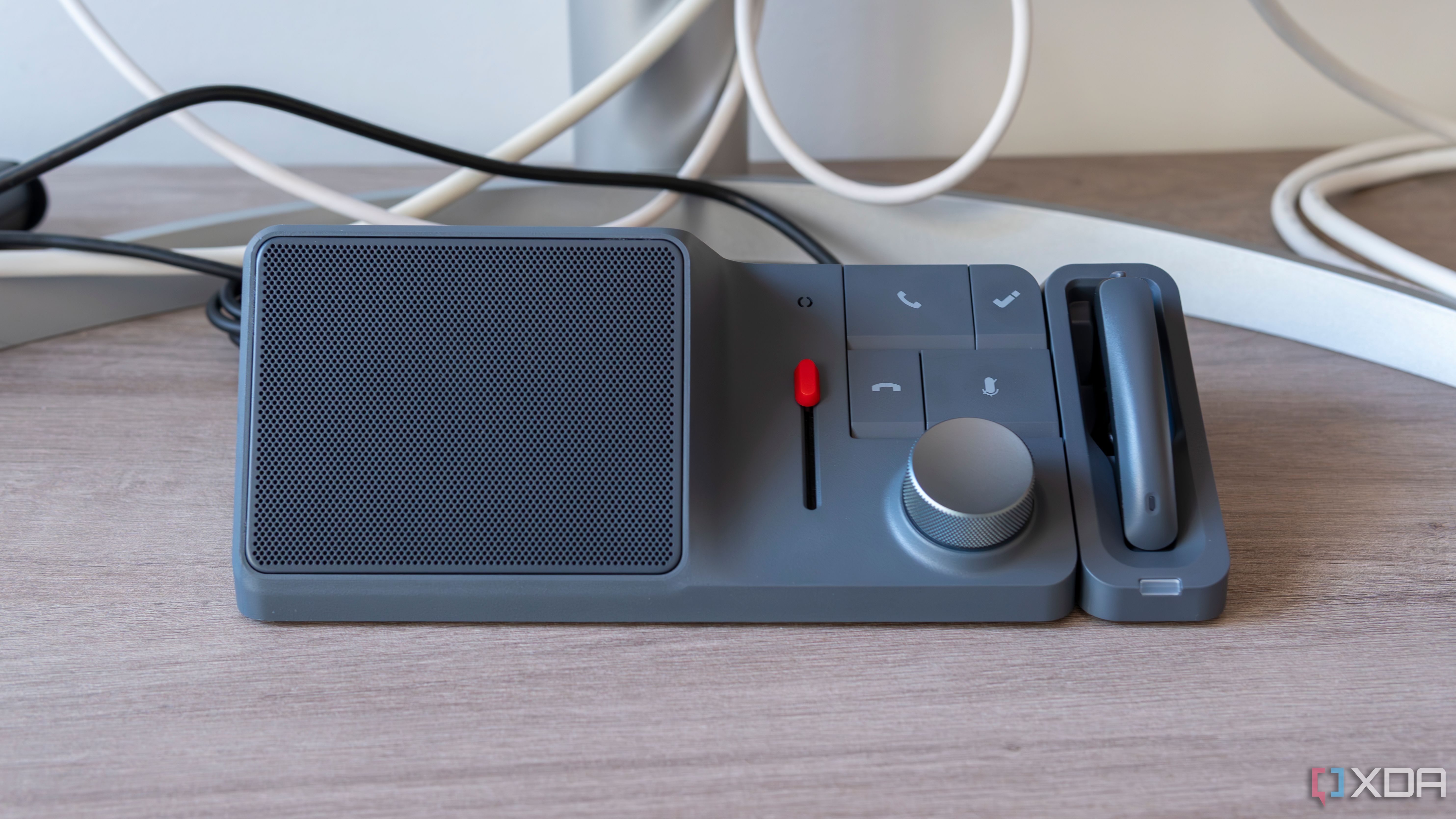 HiDock H1 review: A docking station that boosts your meetings with AI