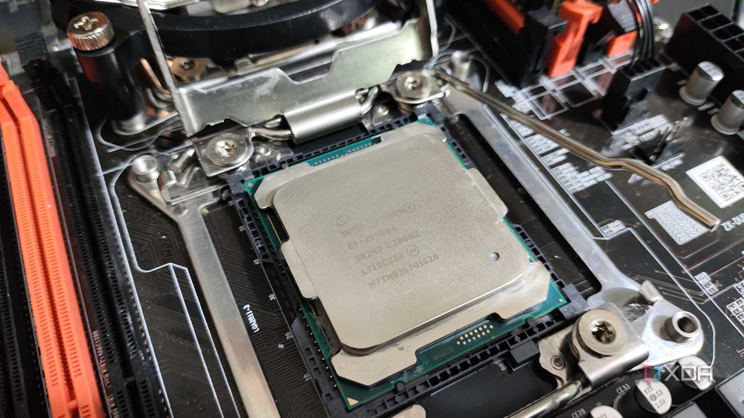 A server-grade Intel Xeon E5-2650 v4 processor