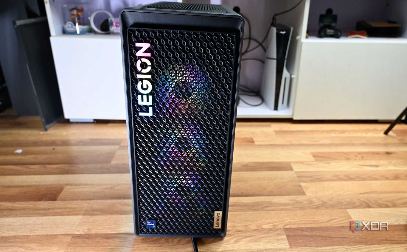 Front shot of Lenovo Legion 7i Gen 8