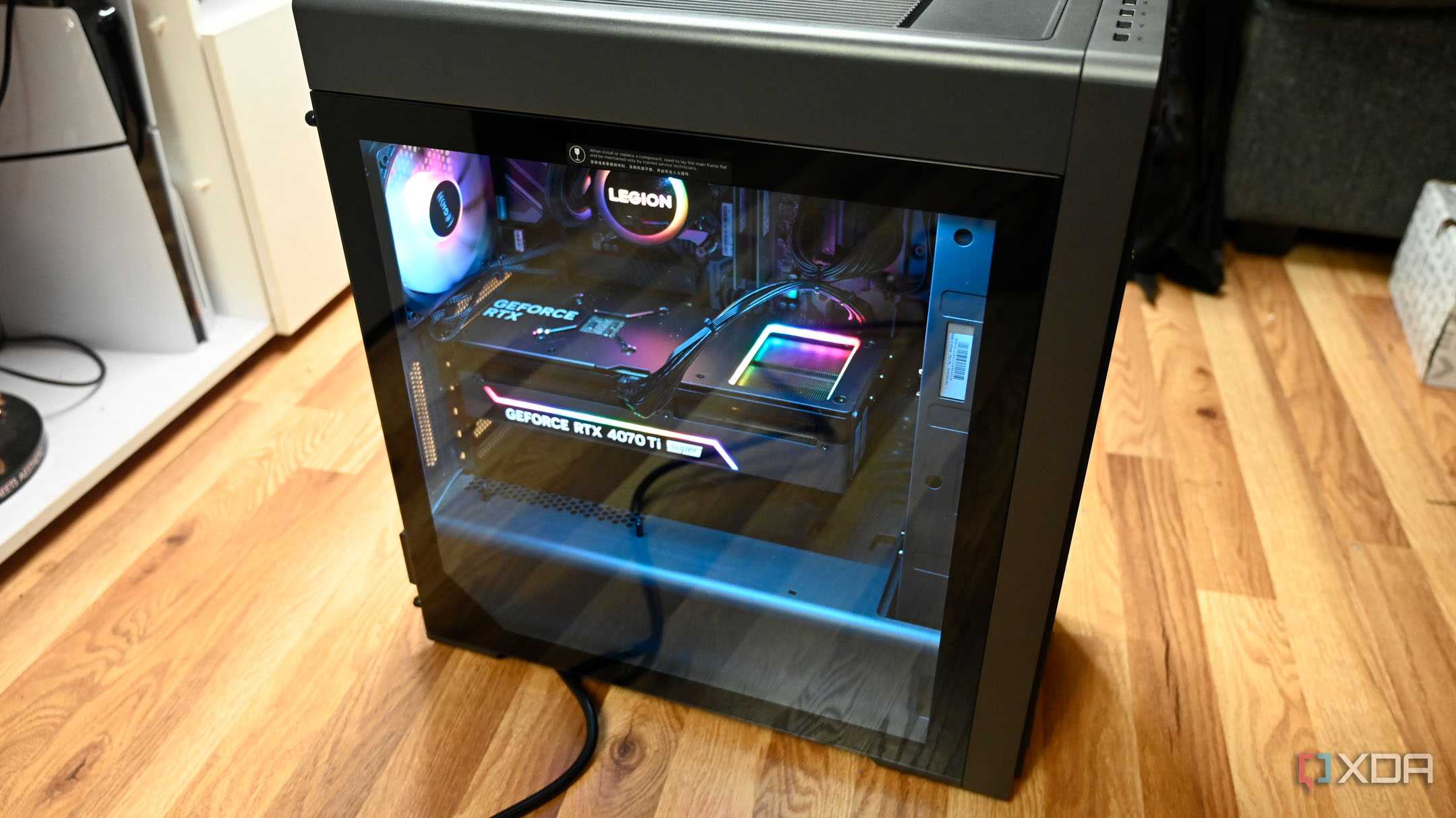Lenovo Legion 7i Gen 8 left-side glass panel