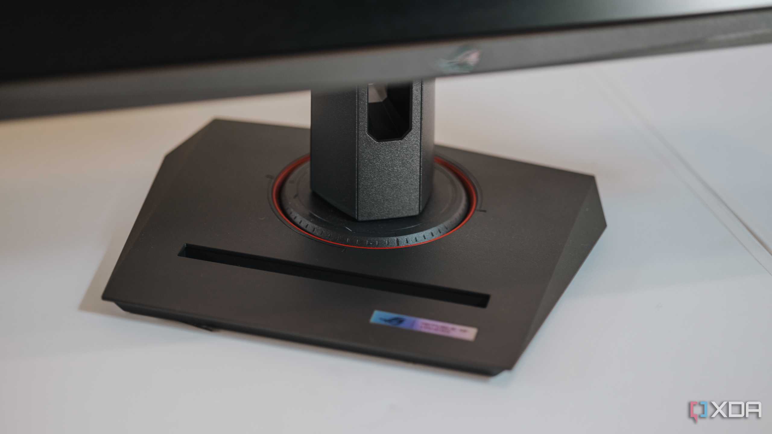 Base on Asus ROG Strix XG27UCS gaming monitor