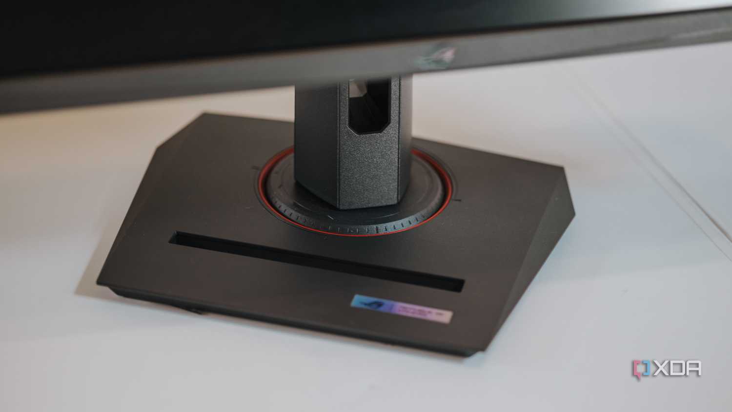 Base on Asus ROG Strix XG27UCS gaming monitor