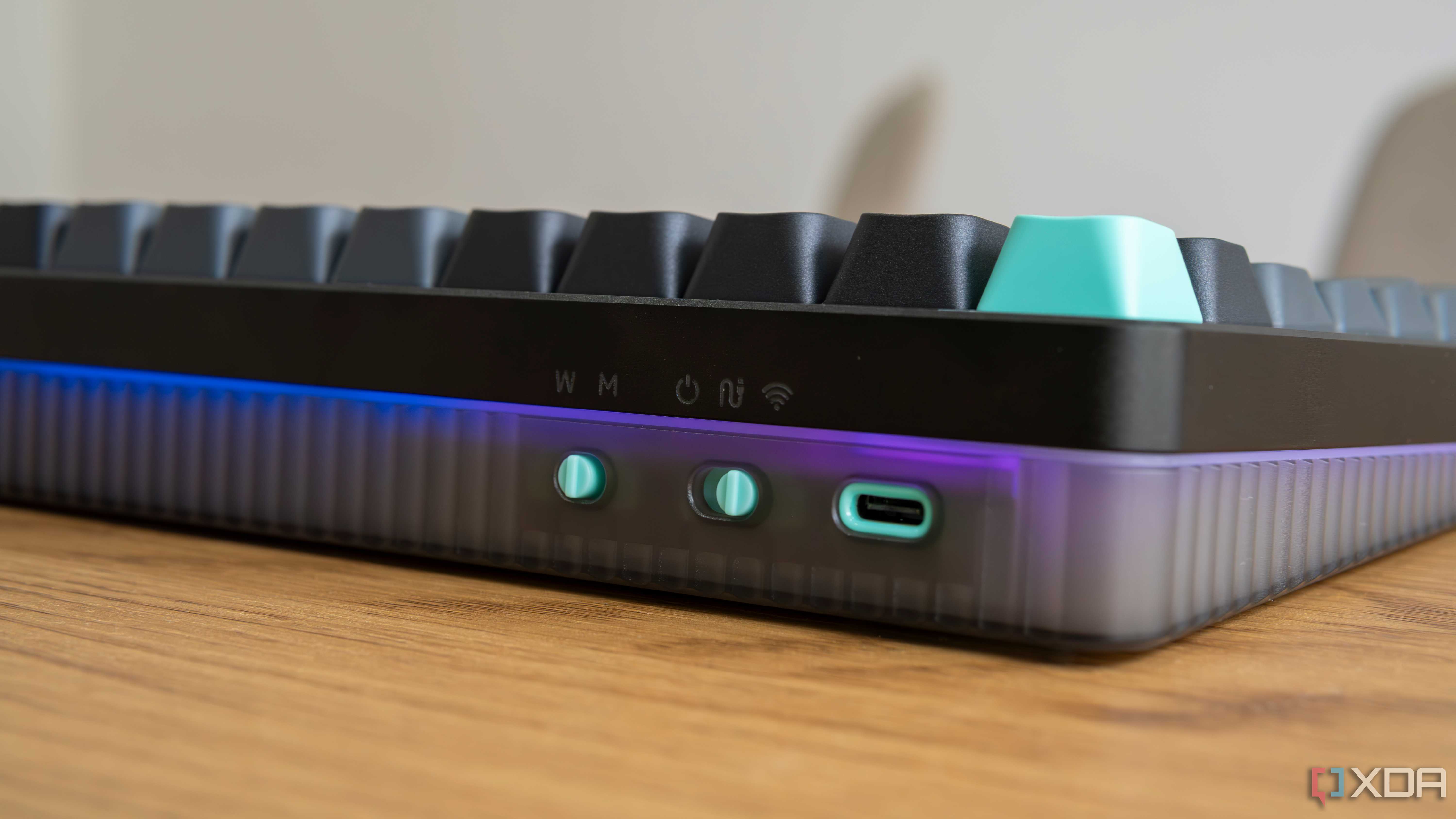 Close-up view of the mode switches on the NuPhy Halo75 V2