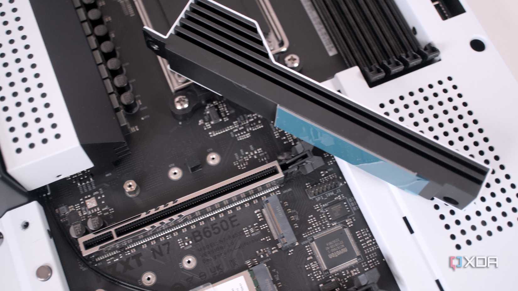 NZXT N7 B650E SSD cover removed