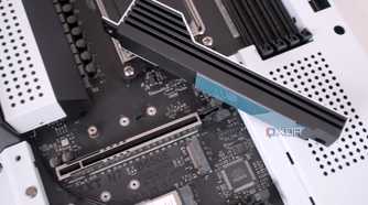 NZXT N7 B650E SSD cover removed
