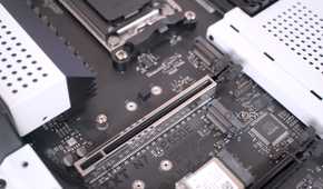 NZXT N7 B650E expansion slots