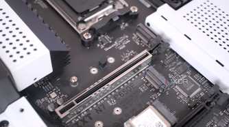 NZXT N7 B650E expansion slots