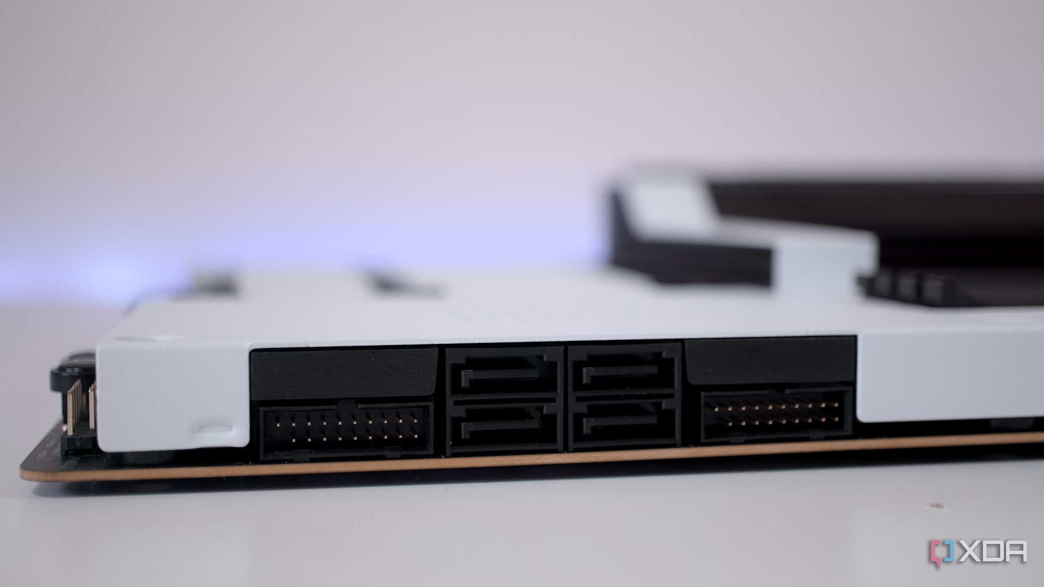nzxt-n7-b650e-usb-sata-connectors