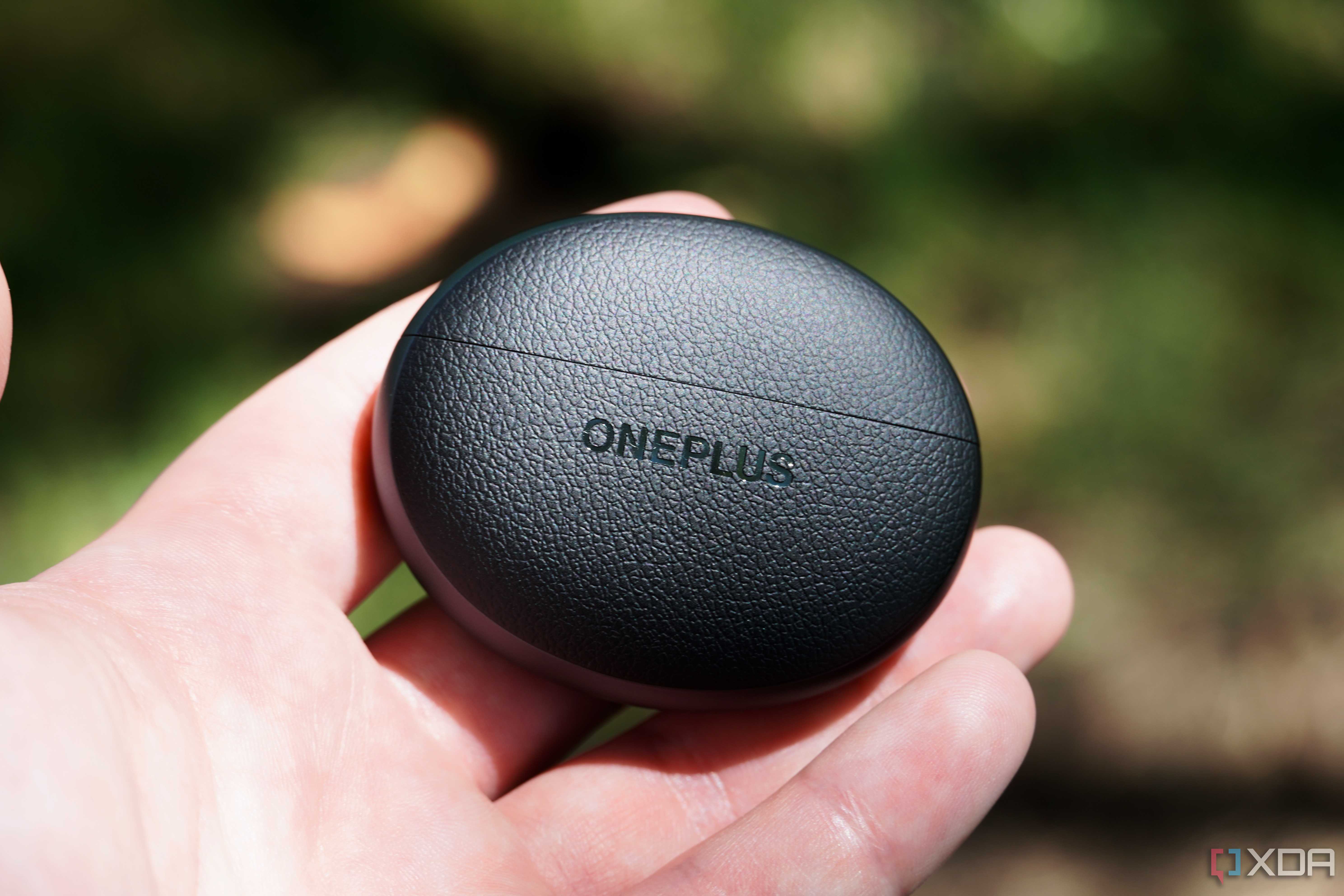 The OnePlus Buds Pro 3 case in the hand.