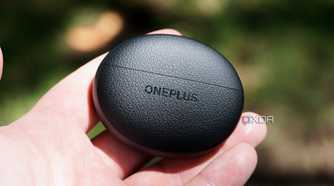 The OnePlus Buds Pro 3 case in the hand.