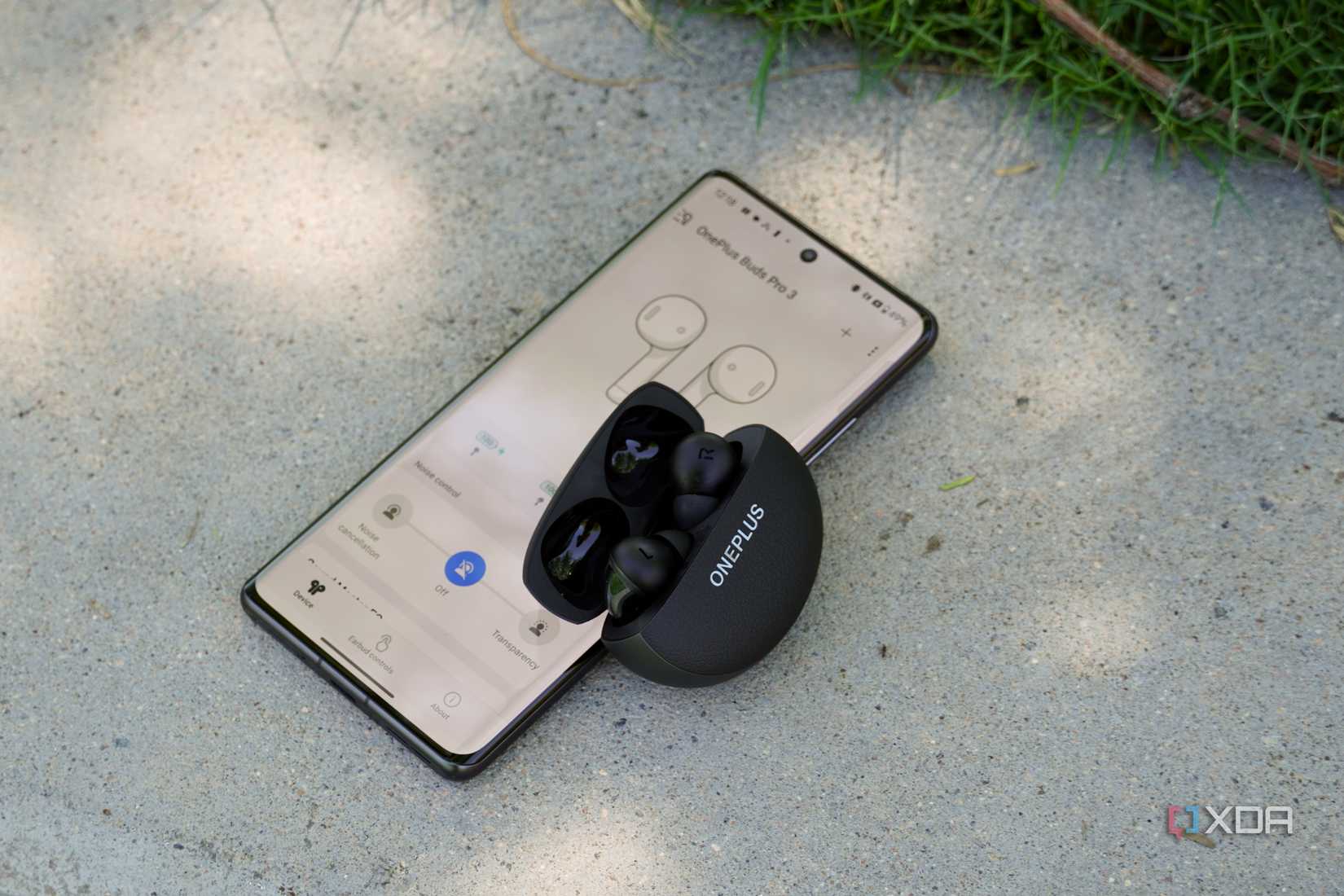The OnePlus Buds Pro 3 and the HeyMelody app.