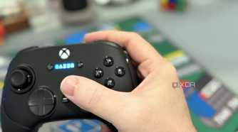 razer wolverine v3 pro controller held normally with right hand