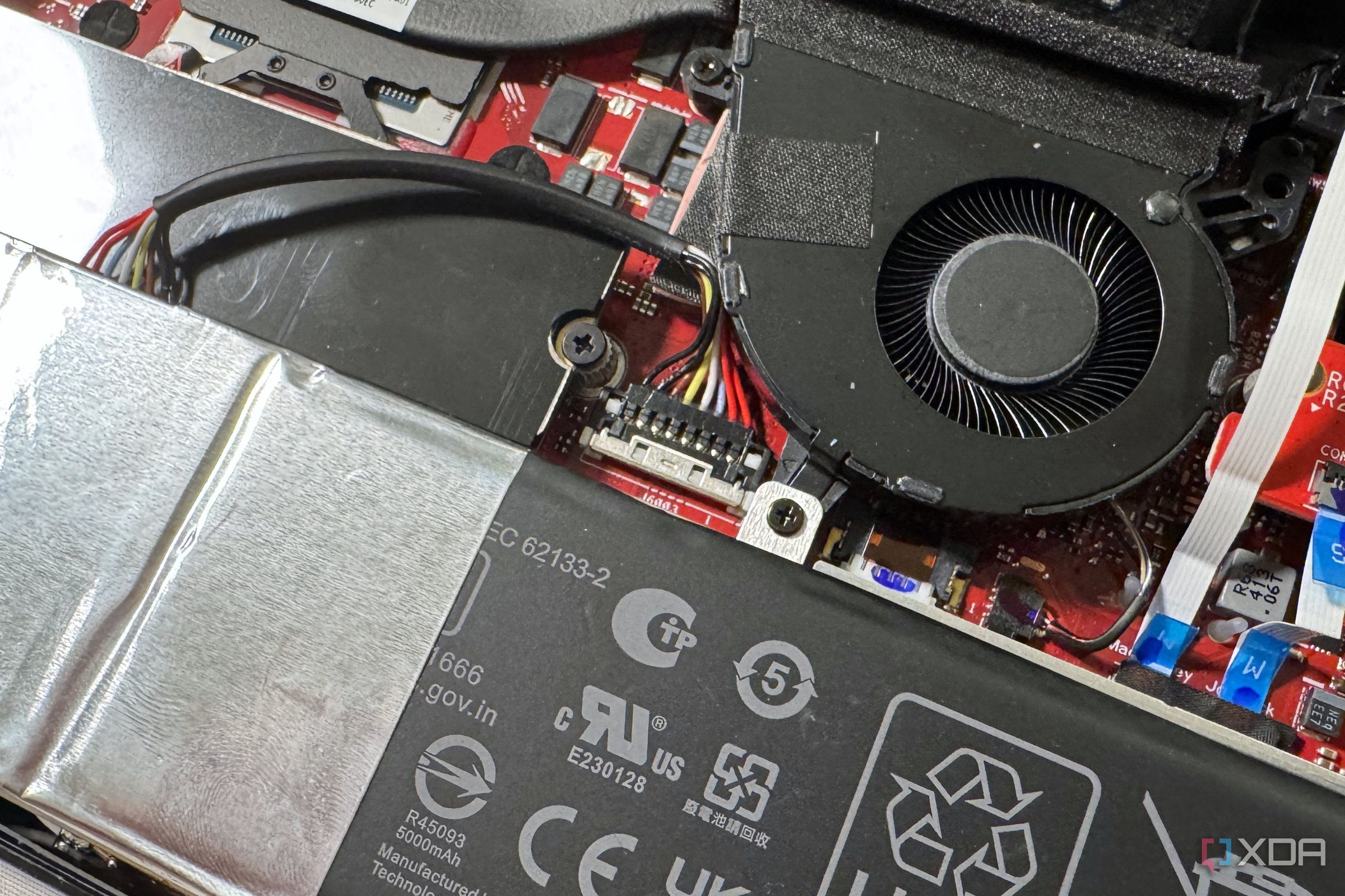 closeup of the battery connector in the rog ally x