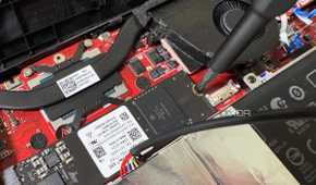 screwdriver unscrewing the ssd fastening in the rog ally x