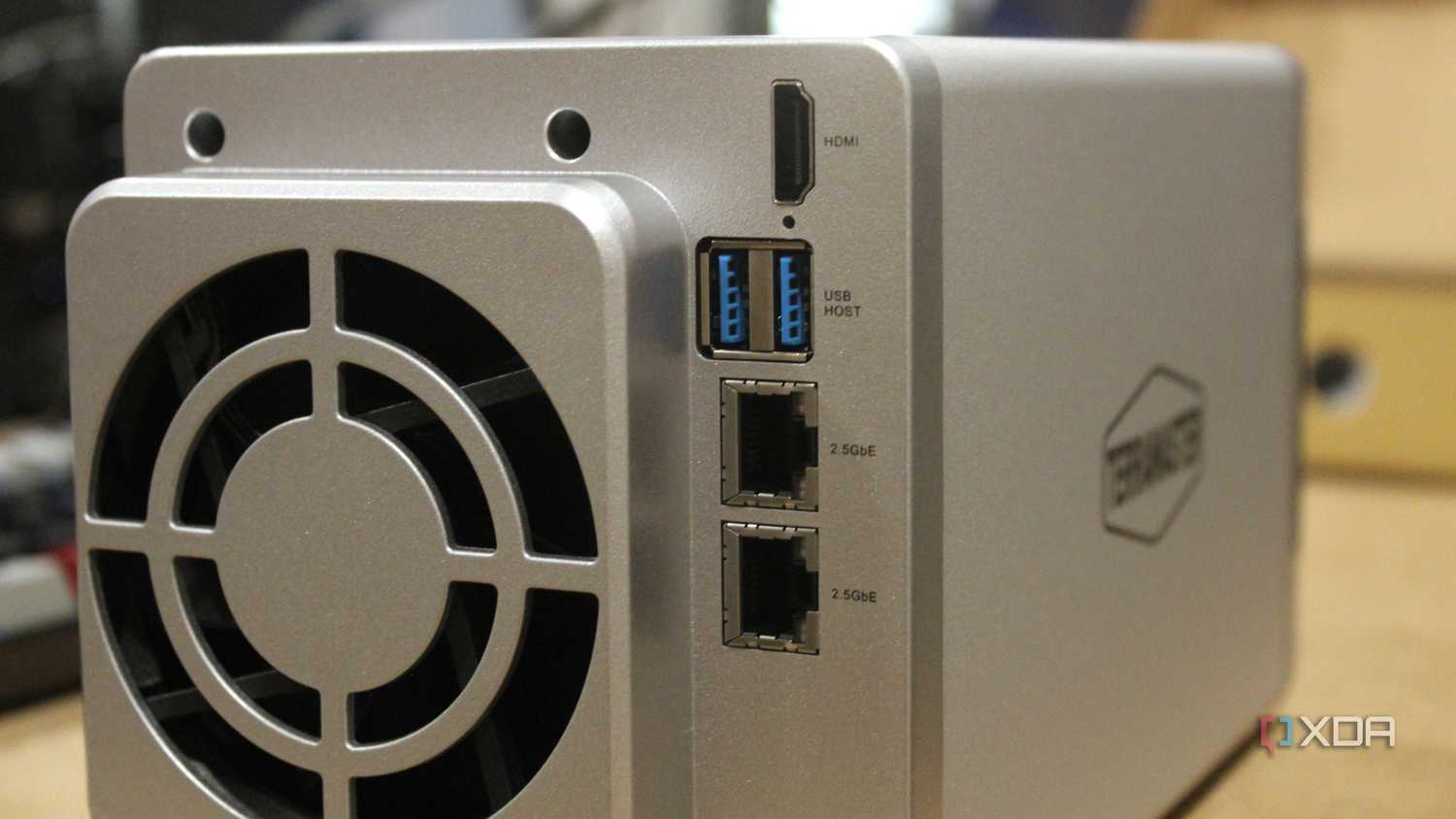 TerraMaster F2-423 back panel