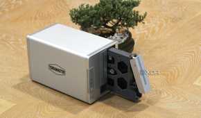 TerraMaster F2-423 bay open
