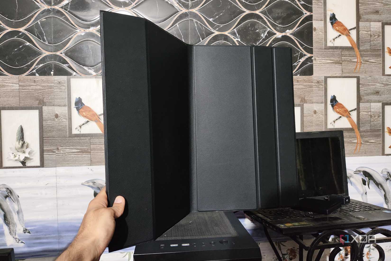 The carrying case included with the Uperfect UGame K118 portable monitor