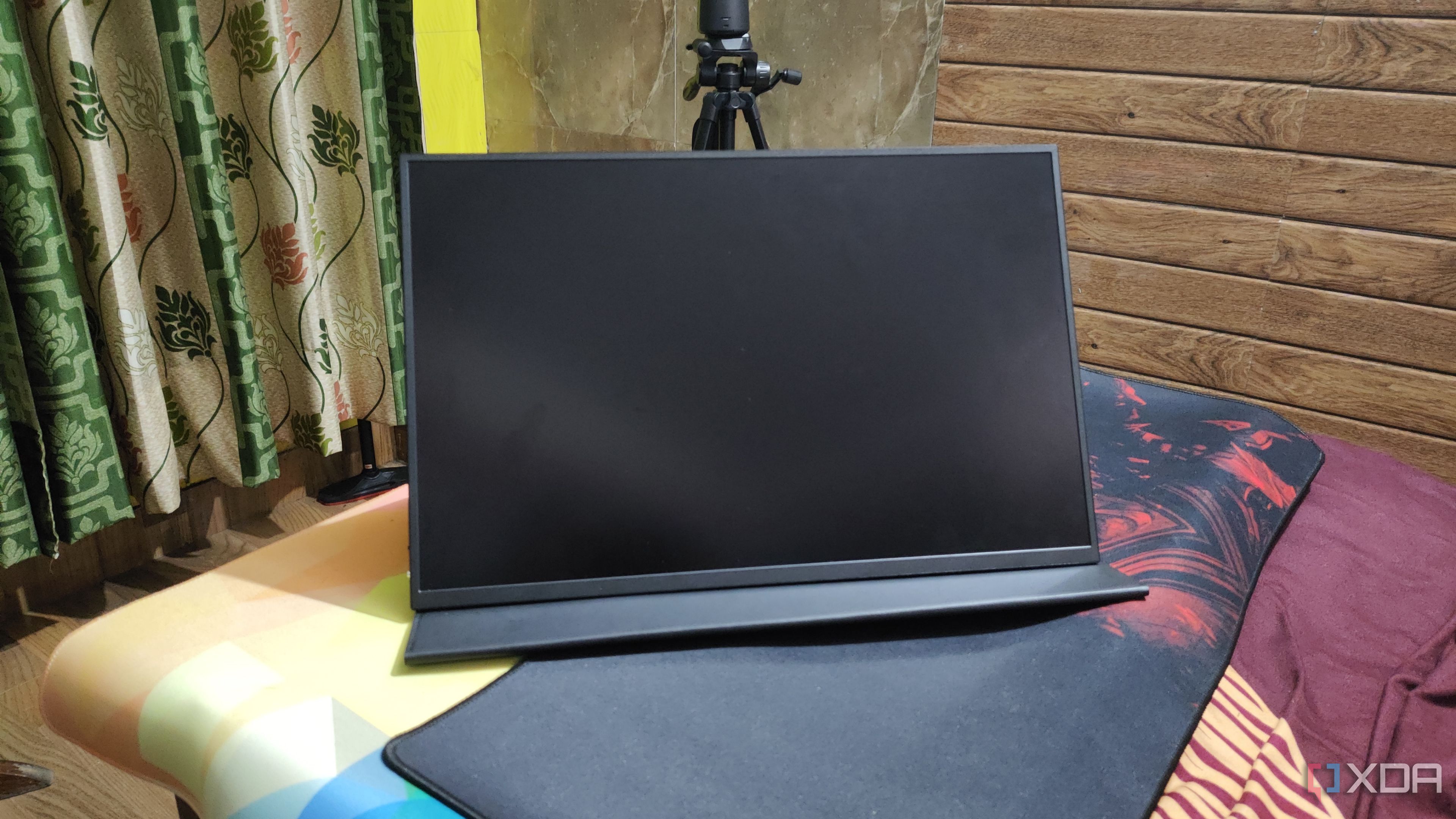 The Uperfect UGame K118 portable monitor