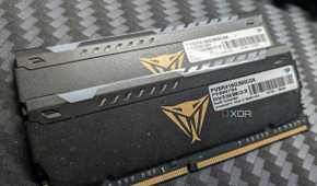 2 patriot viper ddr4 modules on desk