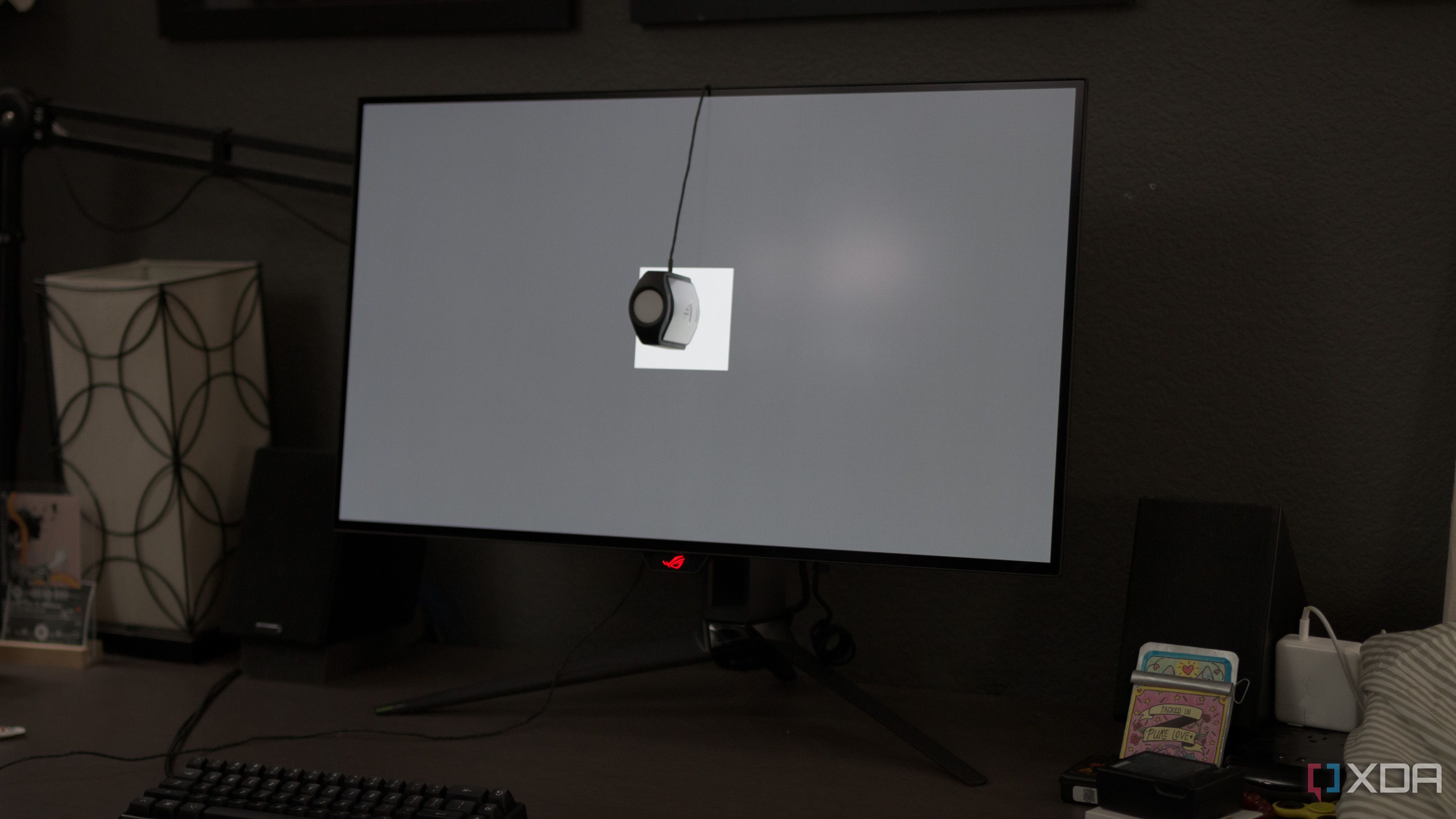 Measuring screen luminance on the ASUS ROG PG32UCDP.