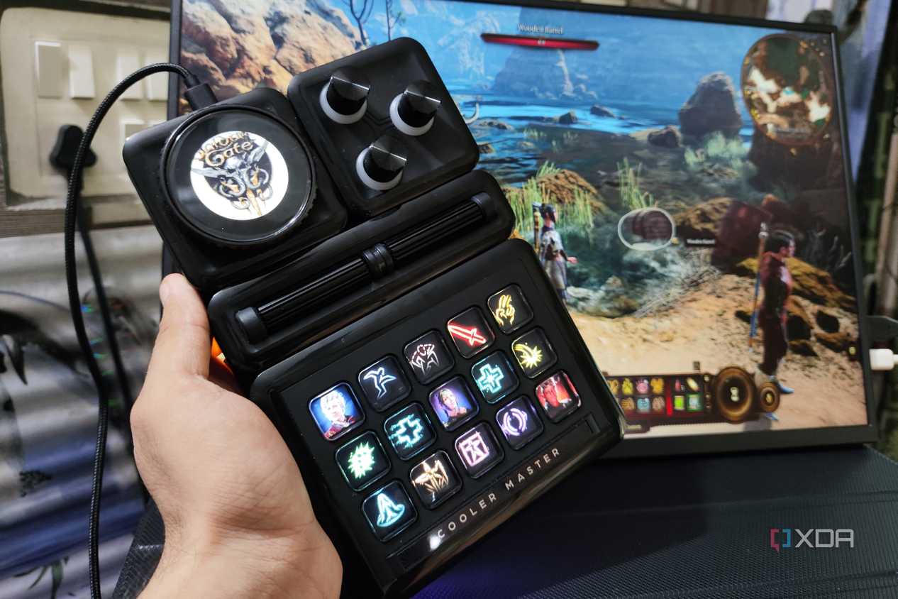 Using the Cooler Master MasterHUB to control Baldur's Gate 3 characters