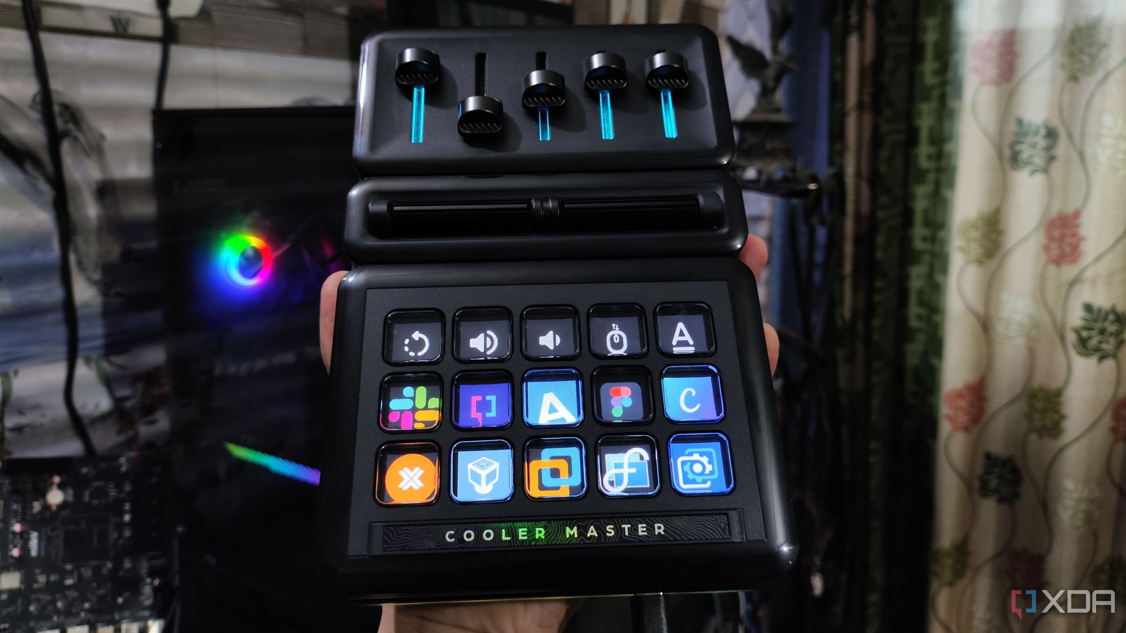 Cooler Master MasterHUB review: A modular control panel for