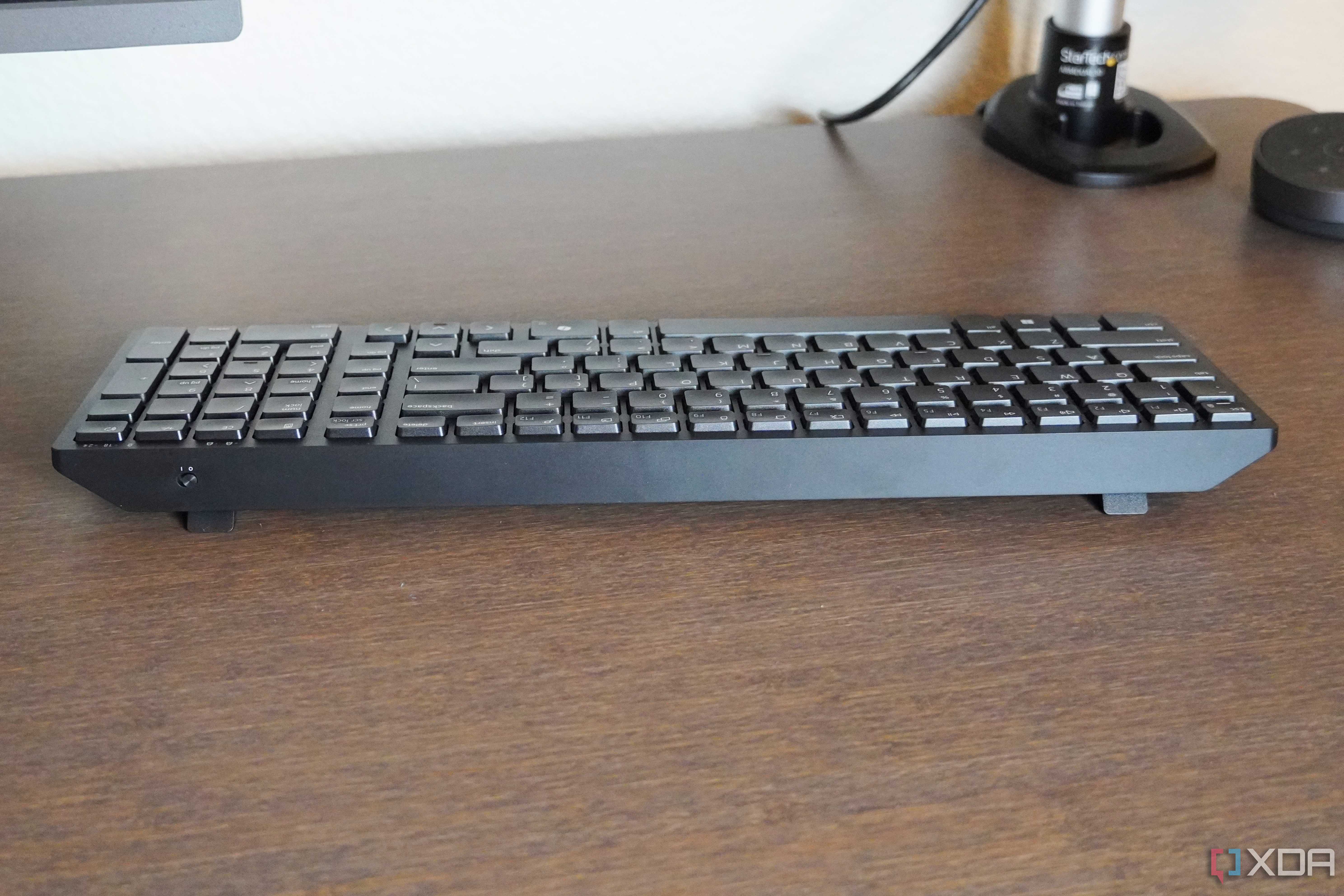 The back of the Dell KM555 keyboard.
