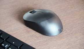 A close-up of the Dell KM555 mouse.