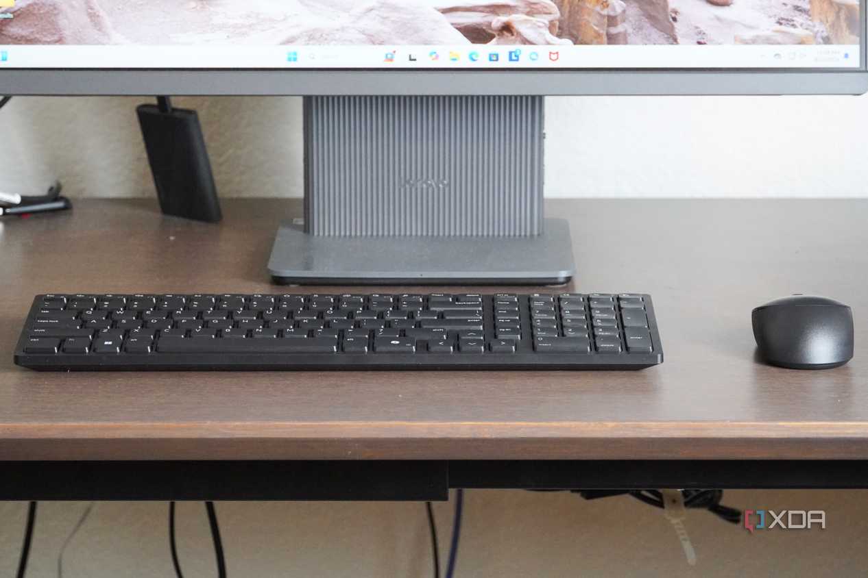The Dell KM555 keyboard and mouse on a desk.