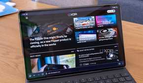 The XDA homepage displayed inside Firefox on the Honor MagicPad 2