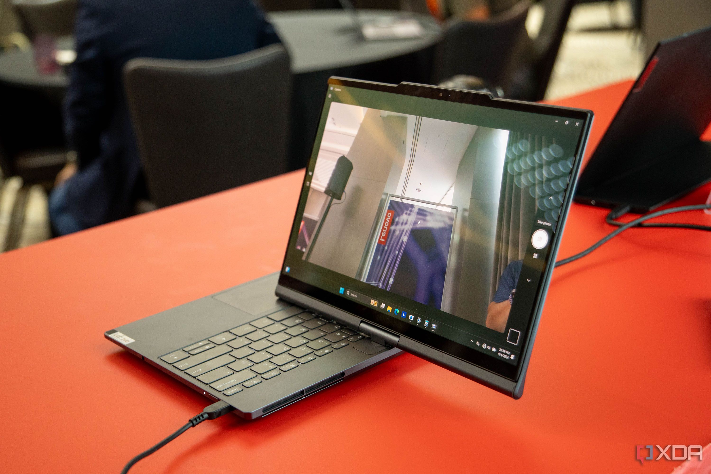 Lenovo Auto Twist AI PC-3