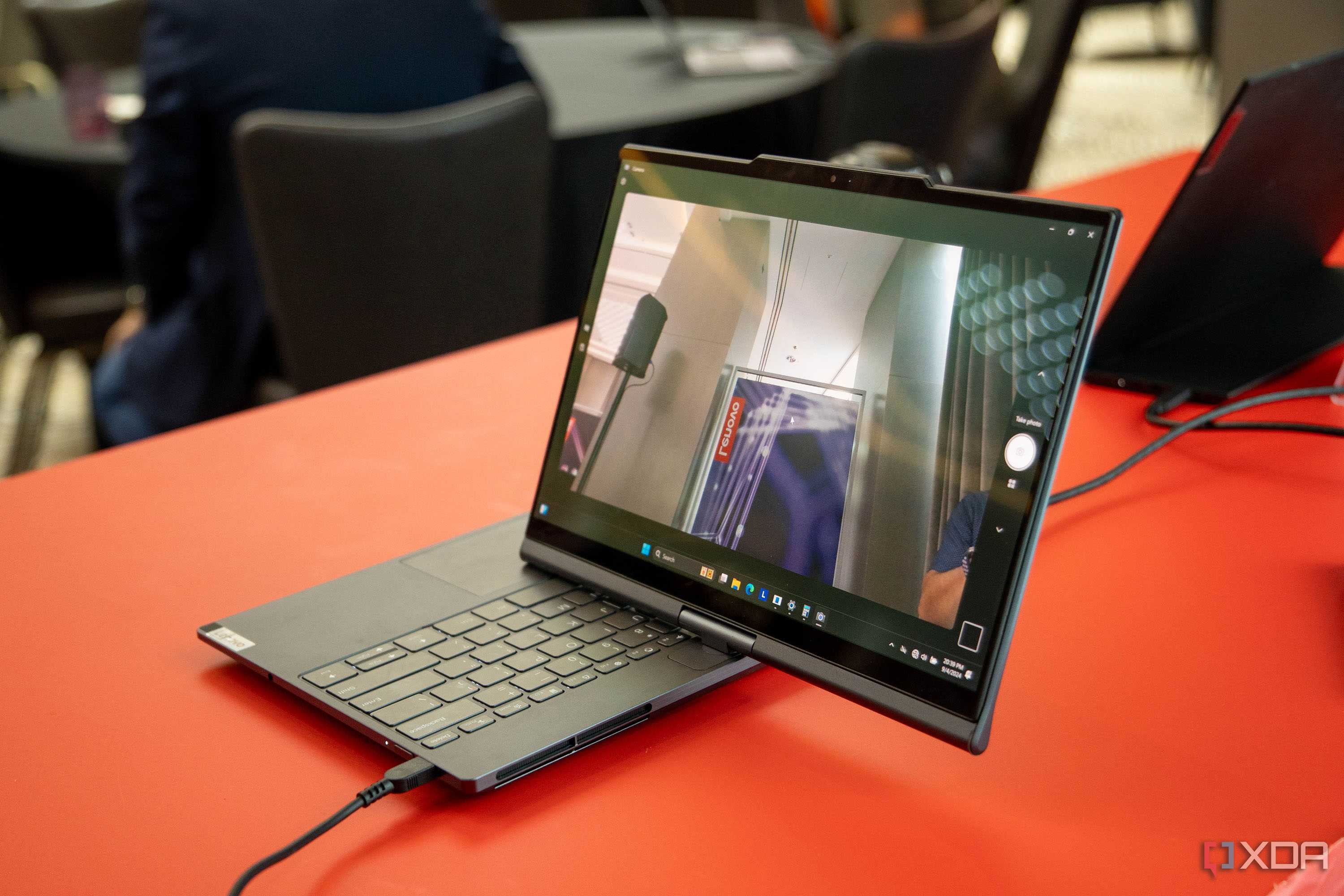 Lenovo Auto Twist AI PC-3