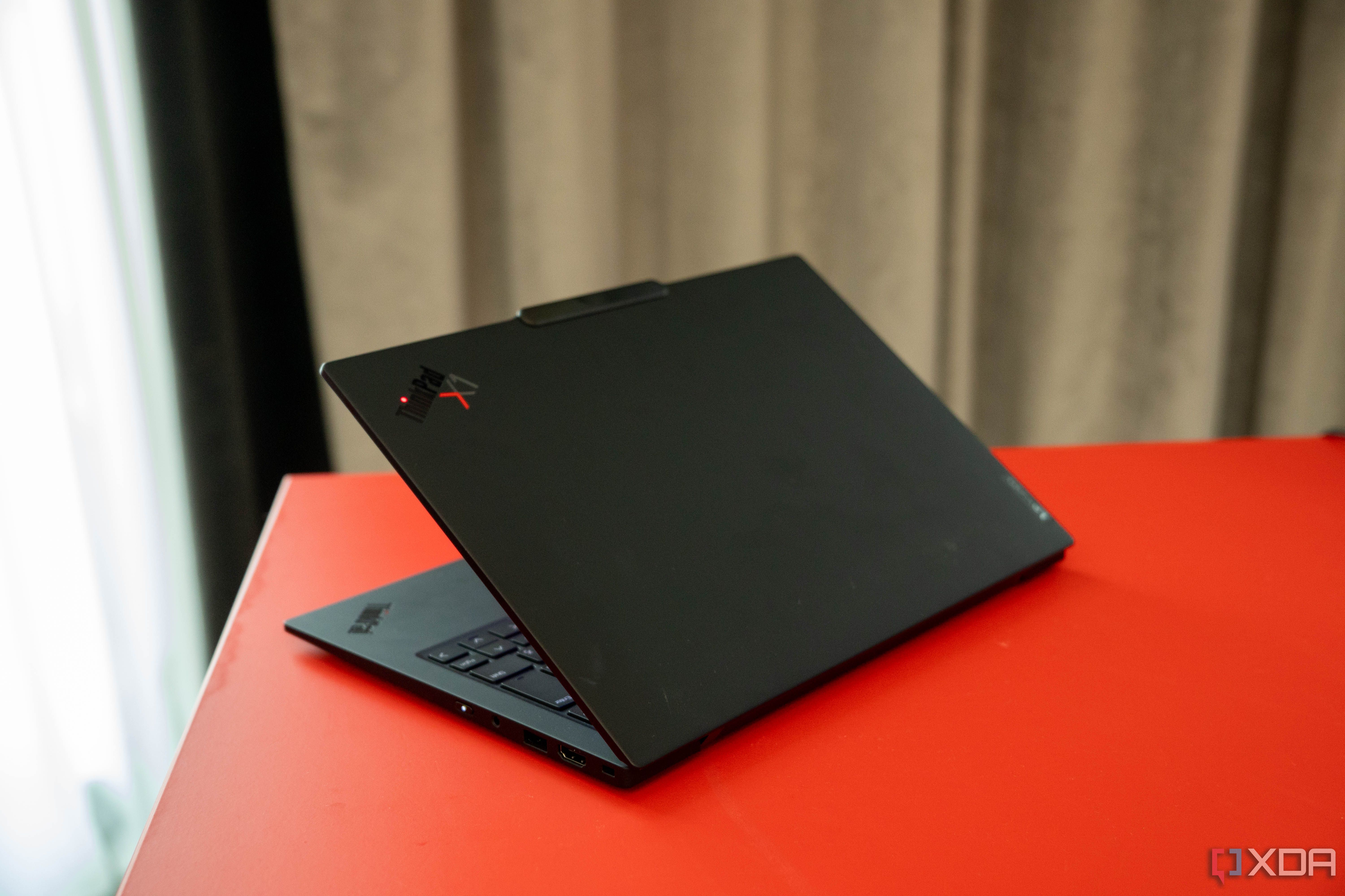 Lenovo ThinkPad X1 Carbon Gen 13 Aura Edition-10