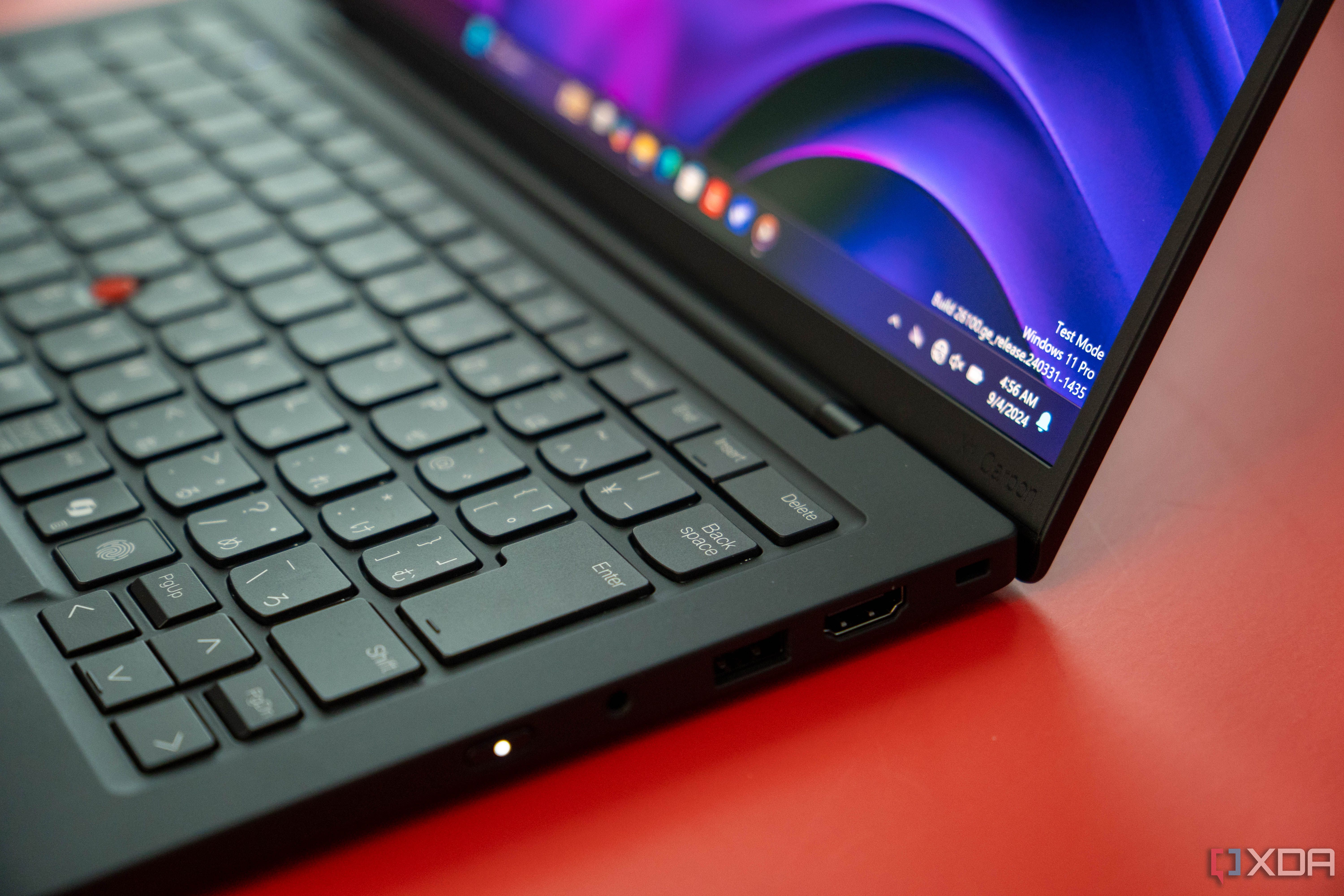 Lenovo ThinkPad X1 Carbon Gen 13 Aura Edition-8