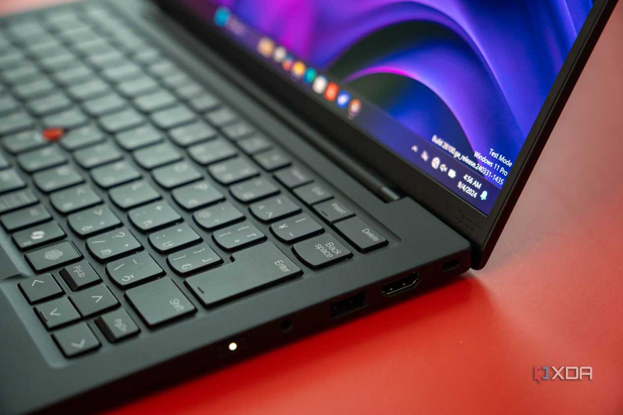 Lenovo ThinkPad X1 Carbon Gen 13 Aura Edition-8